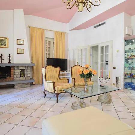 Gorgeous In With Kitchen Holiday home *